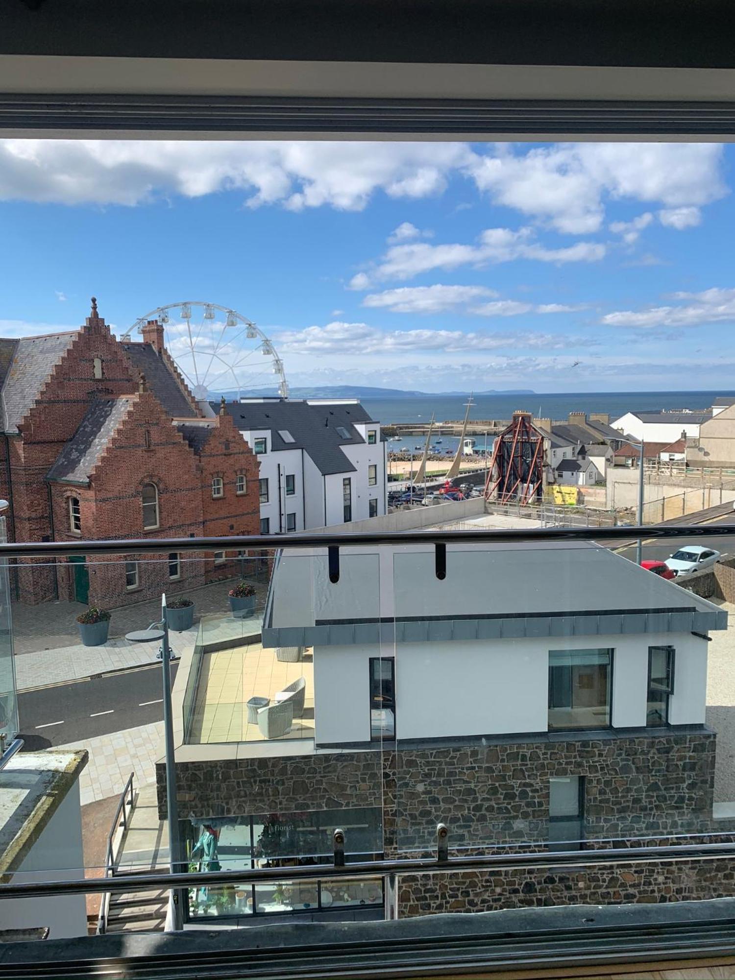 Penthouse Apartment - Town Centre, Sea Views, Secure Parking Portrush Exterior foto